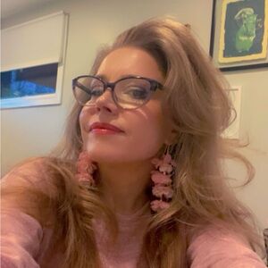 Meet your Posher, Theodora